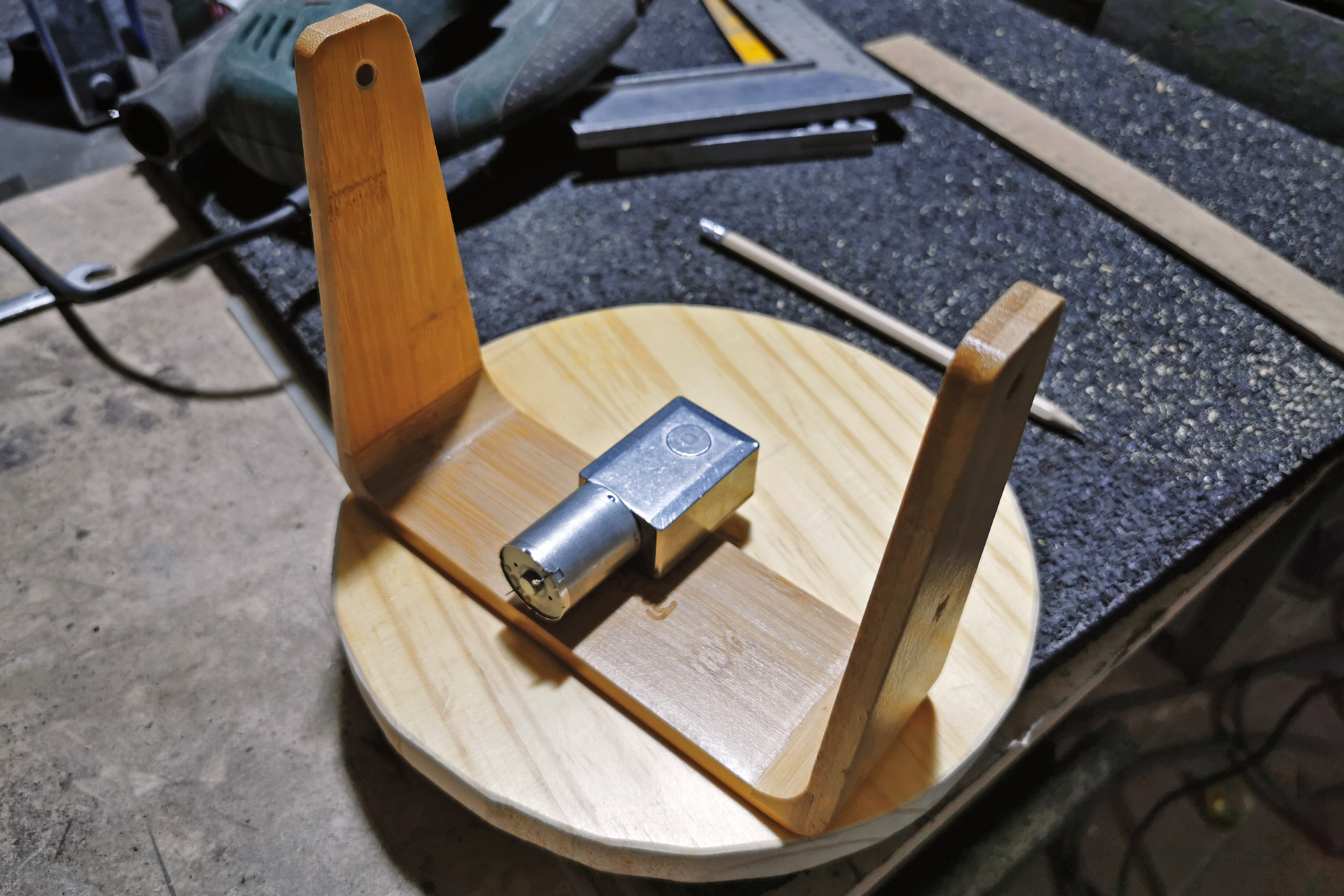 mirror stand with dc motor